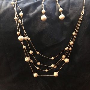 Bundled :Set of earring and necklace